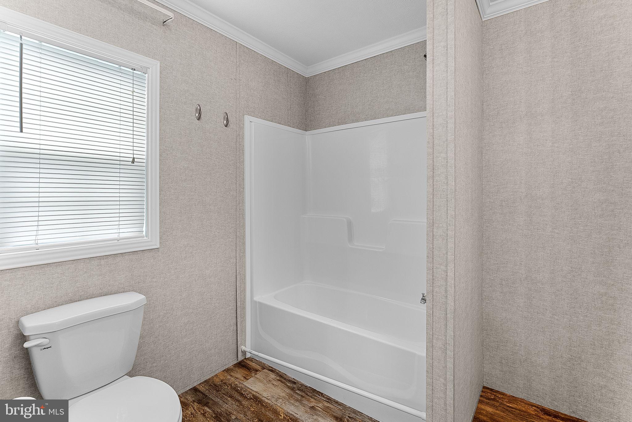 REGENCY LAKES - Residential