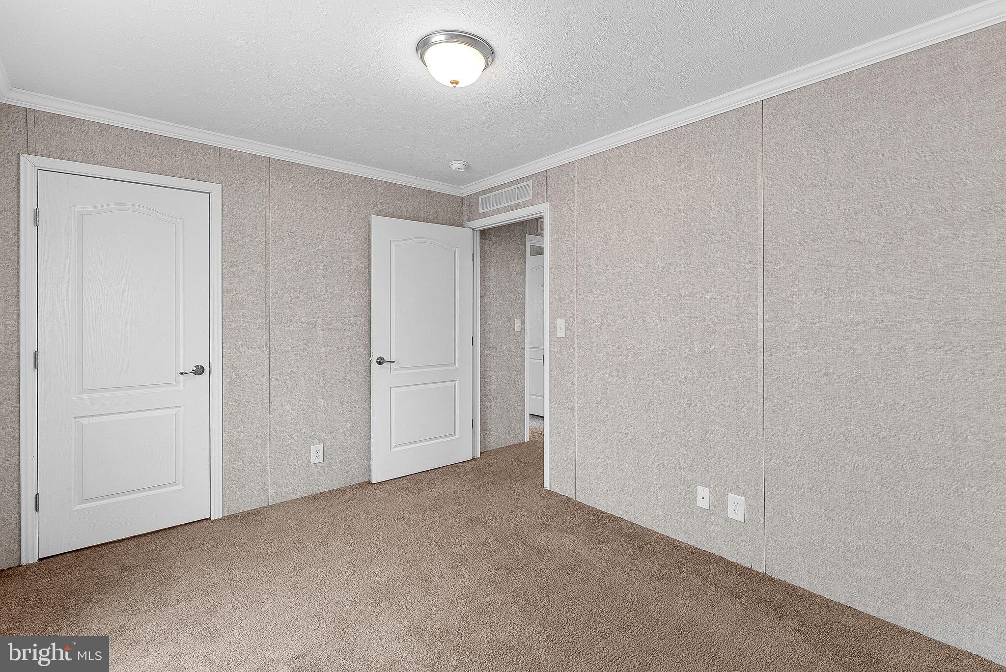 REGENCY LAKES - Residential