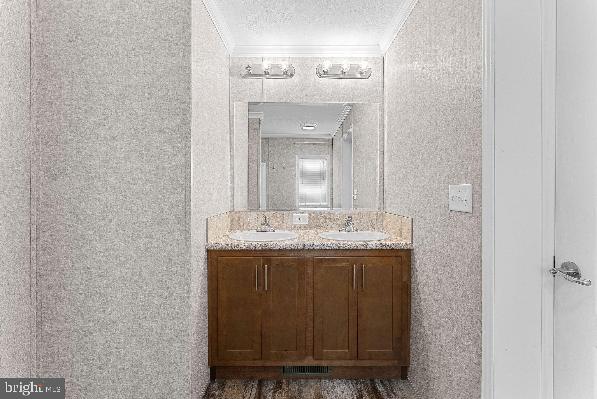 REGENCY LAKES - Residential