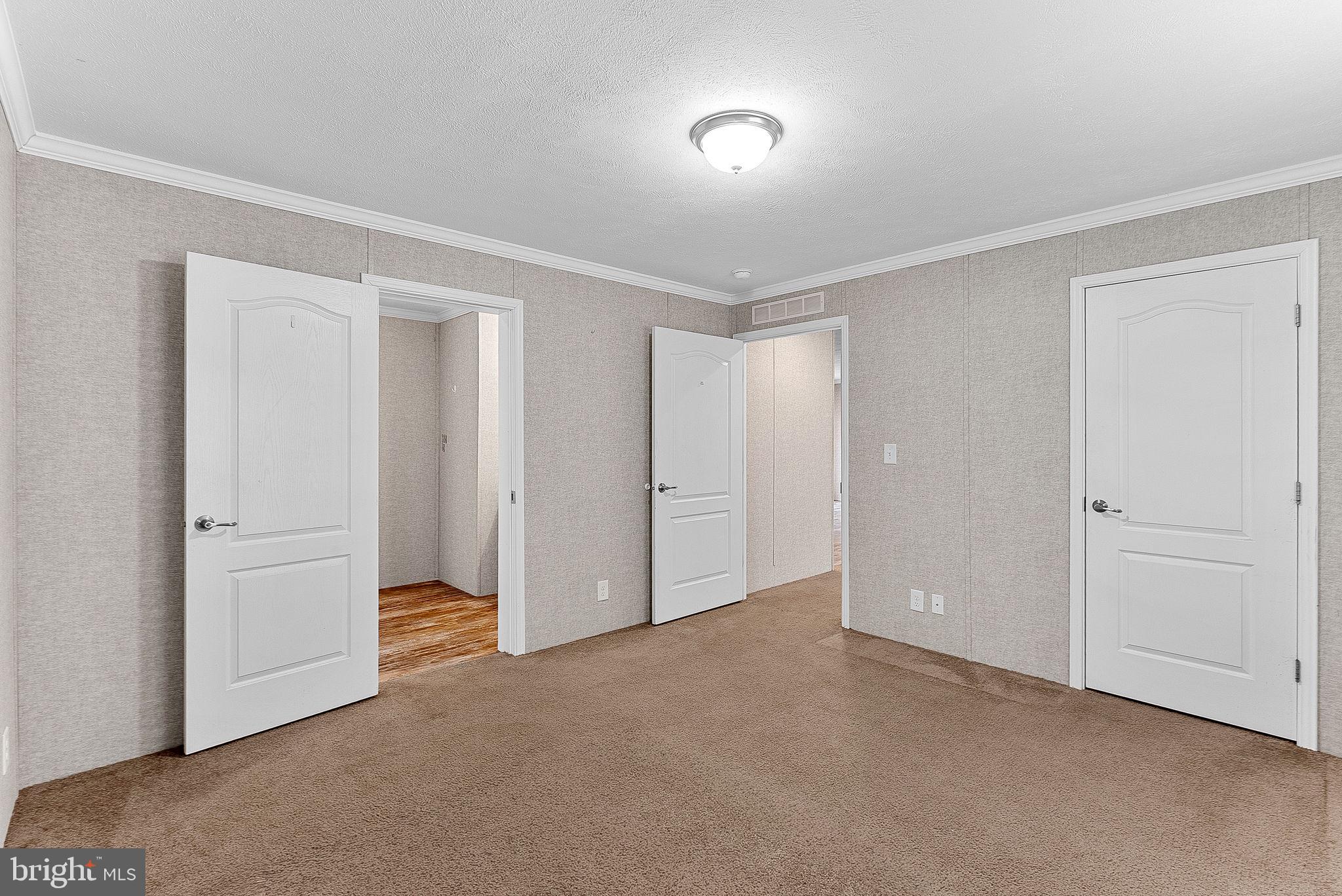 REGENCY LAKES - Residential