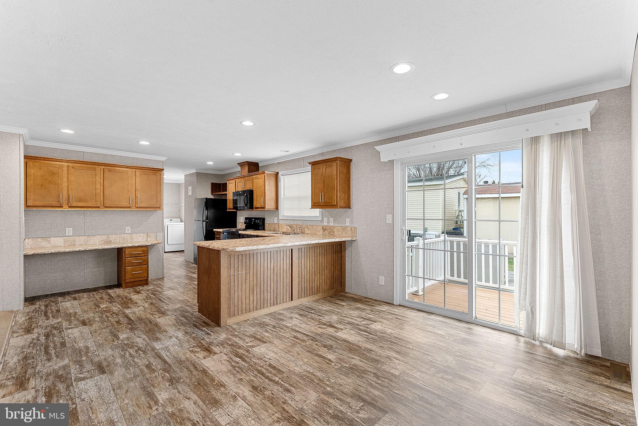 REGENCY LAKES - Residential