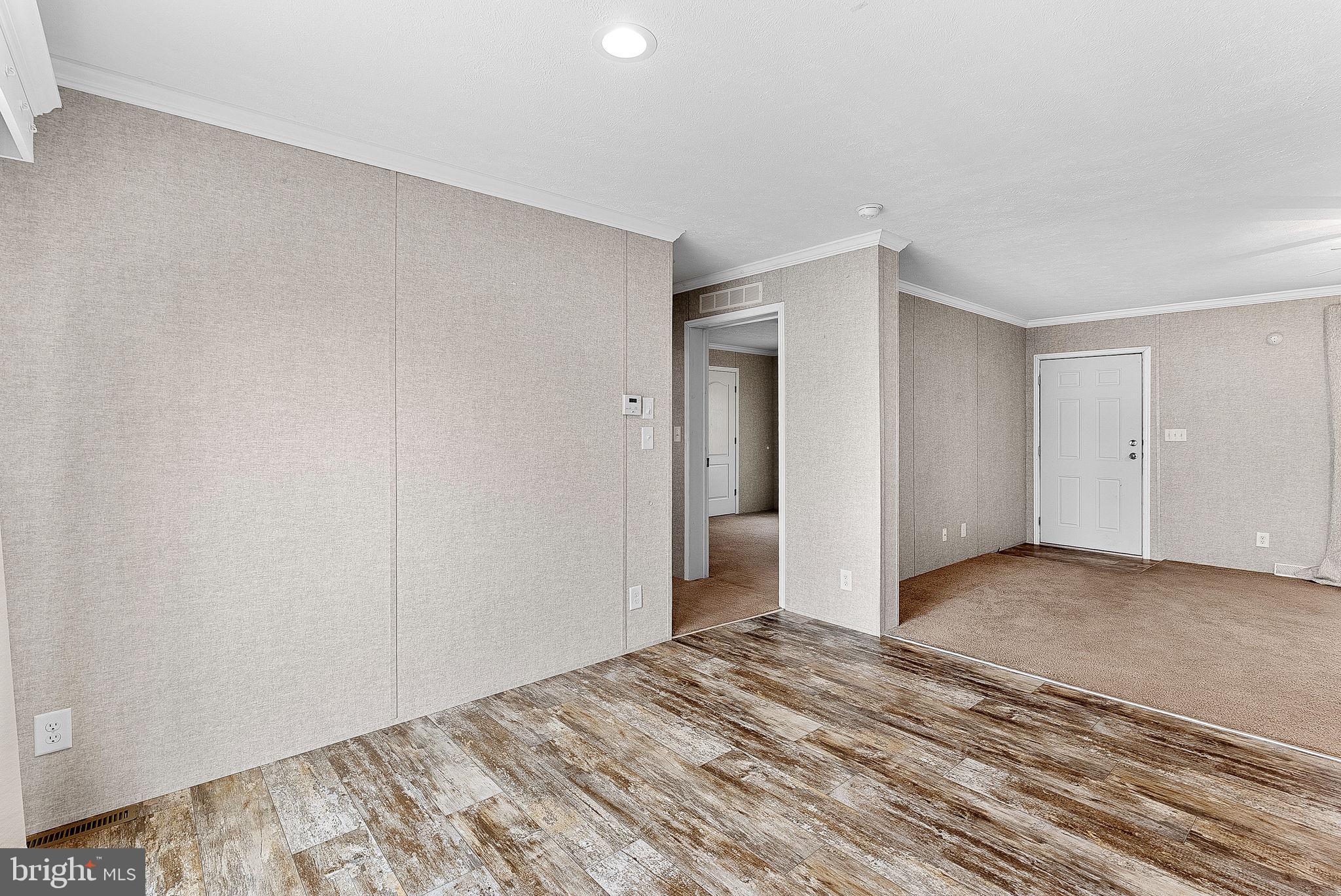 REGENCY LAKES - Residential