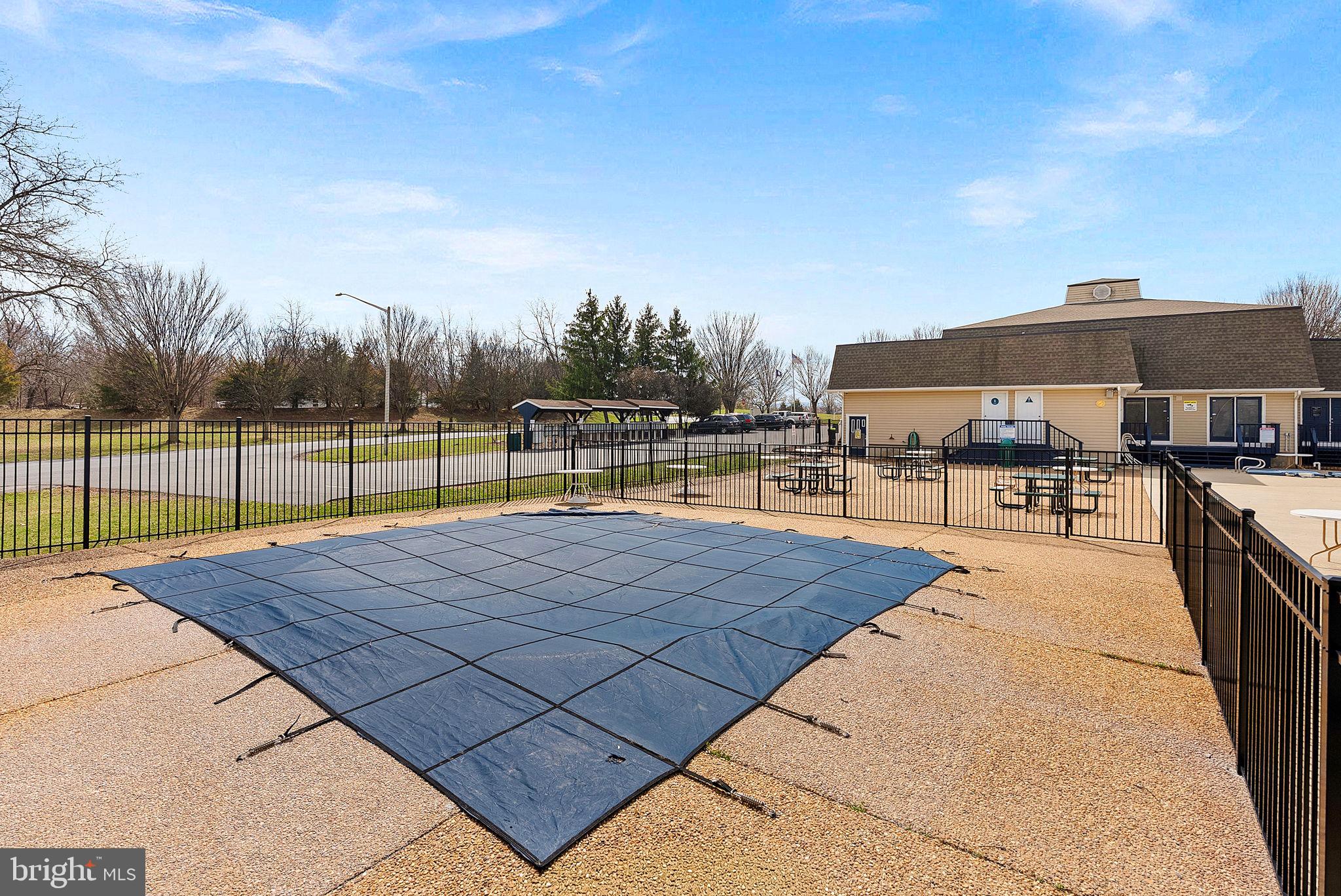 REGENCY LAKES - Residential