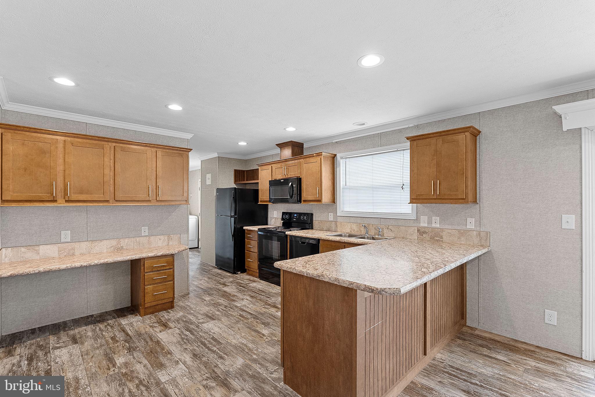 REGENCY LAKES - Residential