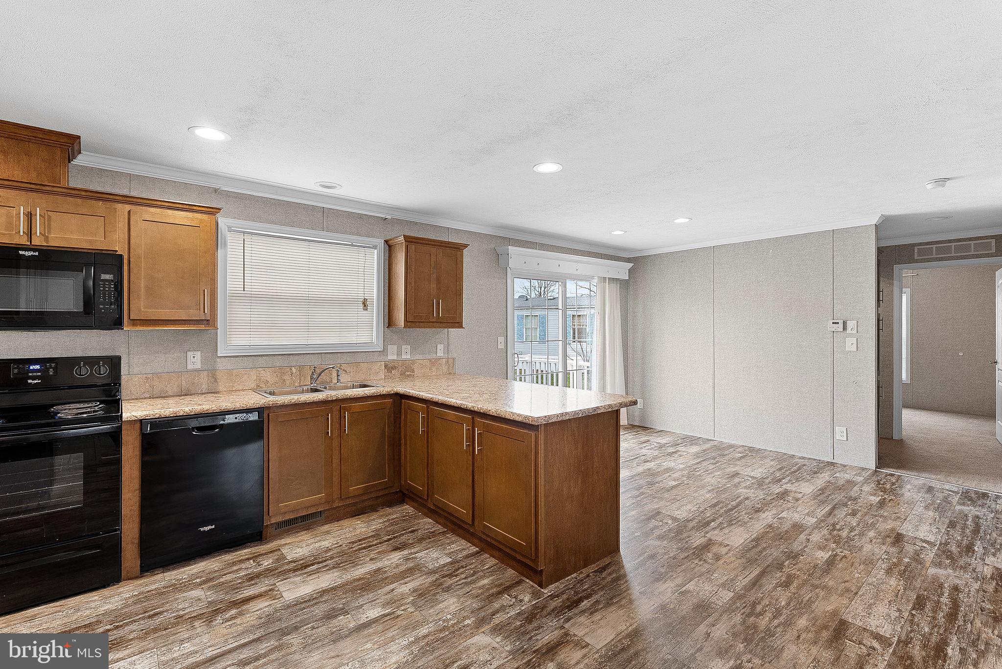 REGENCY LAKES - Residential