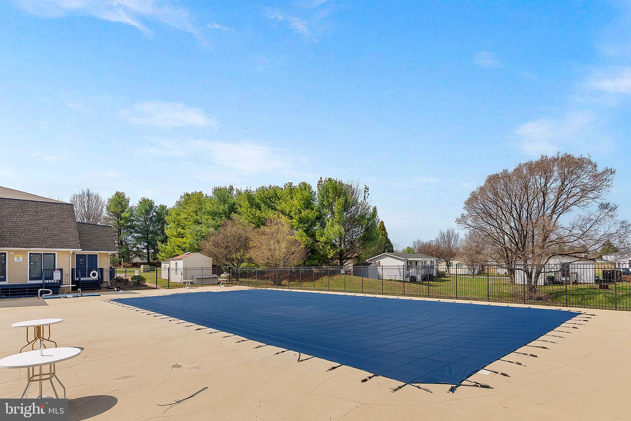 REGENCY LAKES - Residential