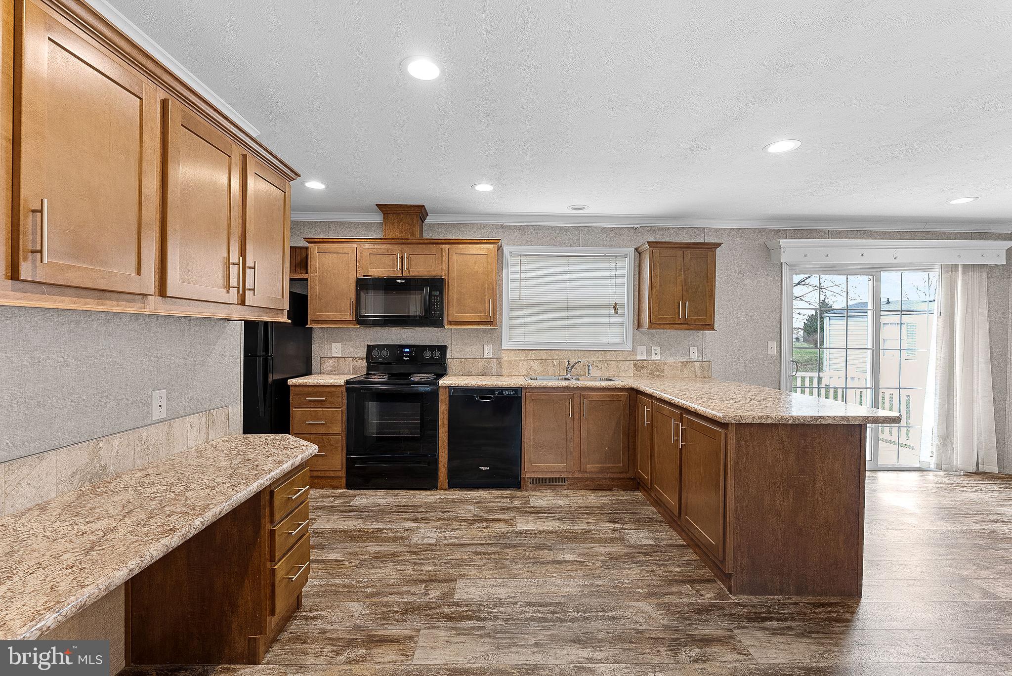 REGENCY LAKES - Residential