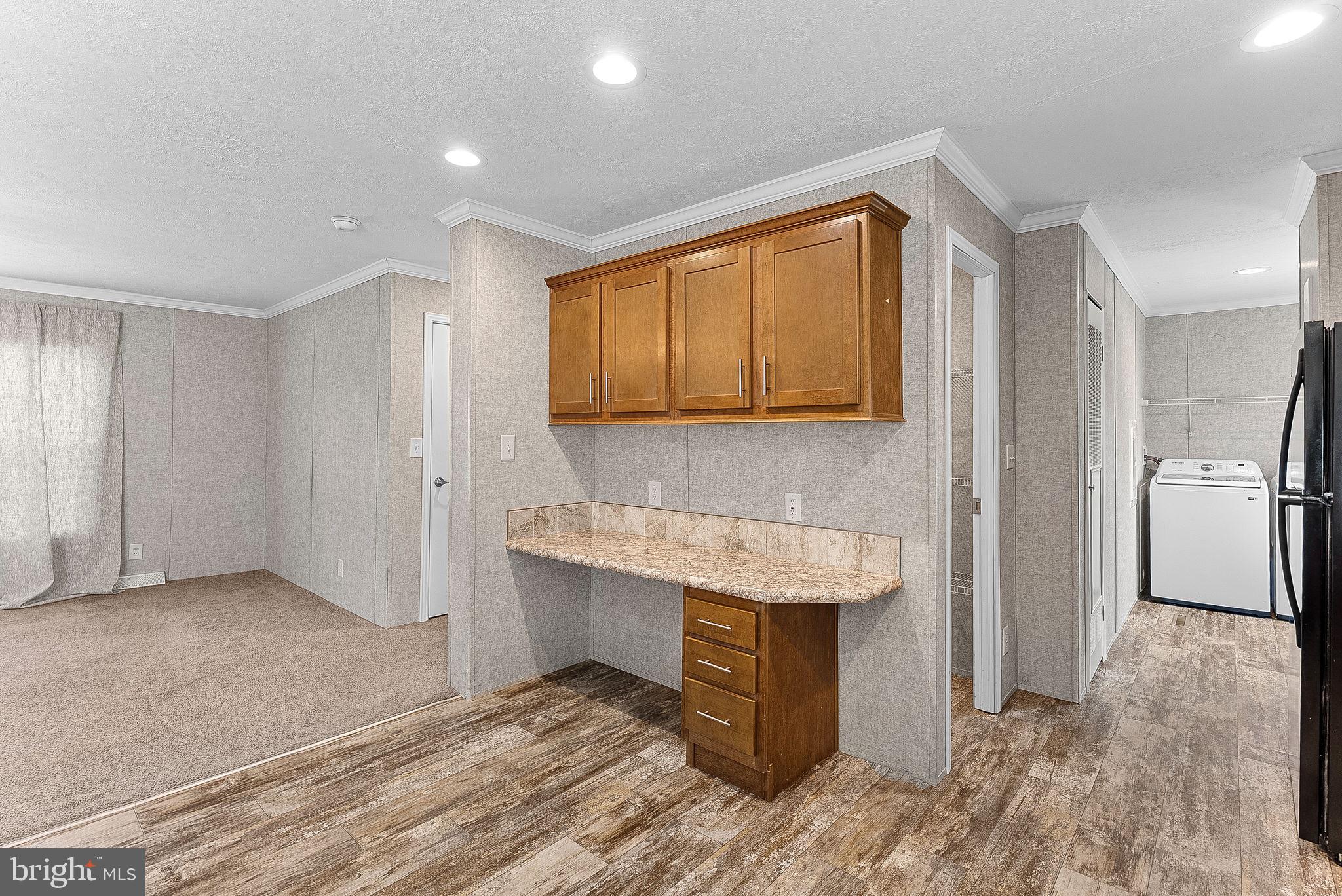 REGENCY LAKES - Residential