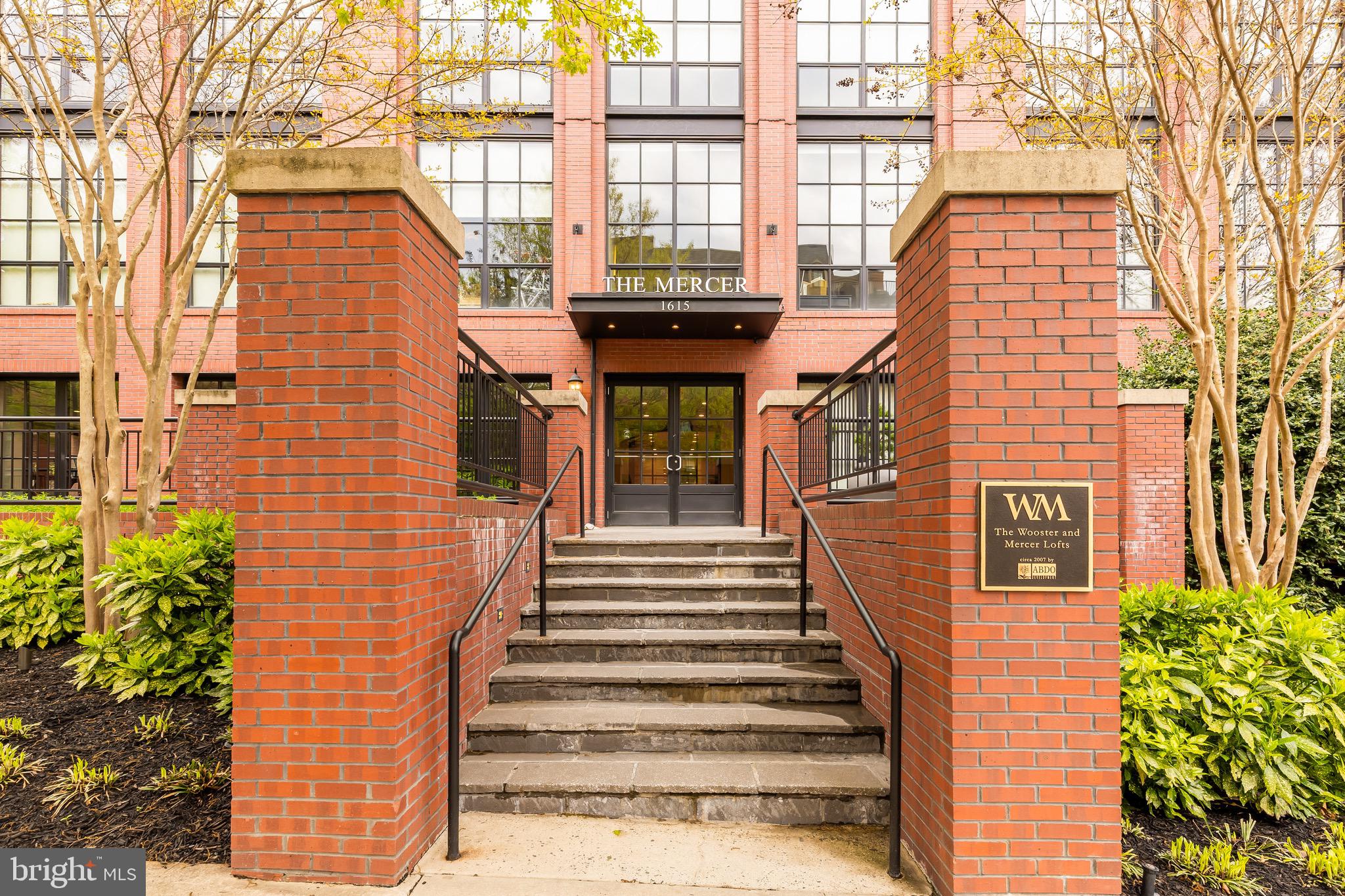 1615 N QUEEN STREET M202