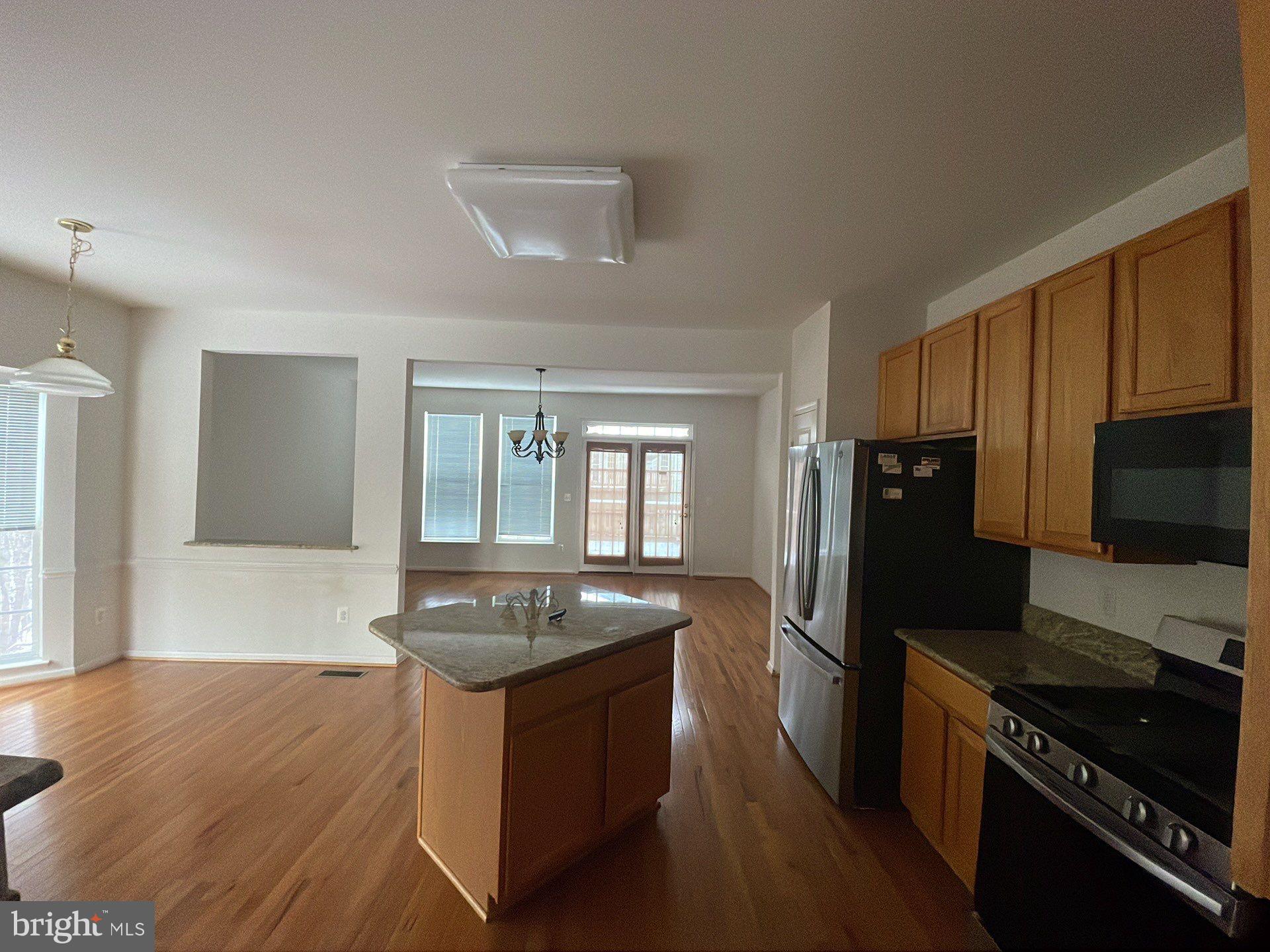 RIVERSIDE STATION - Residential Lease