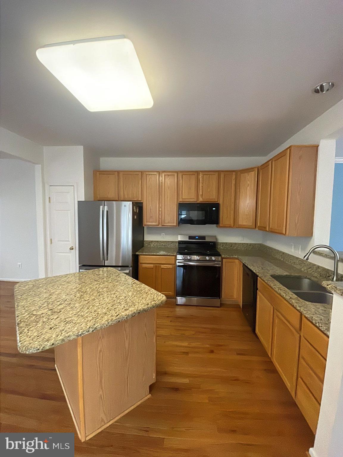 RIVERSIDE STATION - Residential Lease