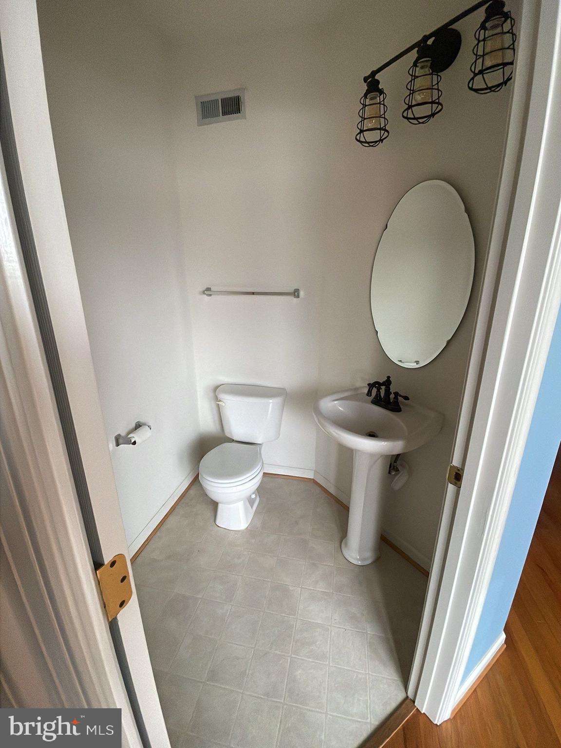 RIVERSIDE STATION - Residential Lease