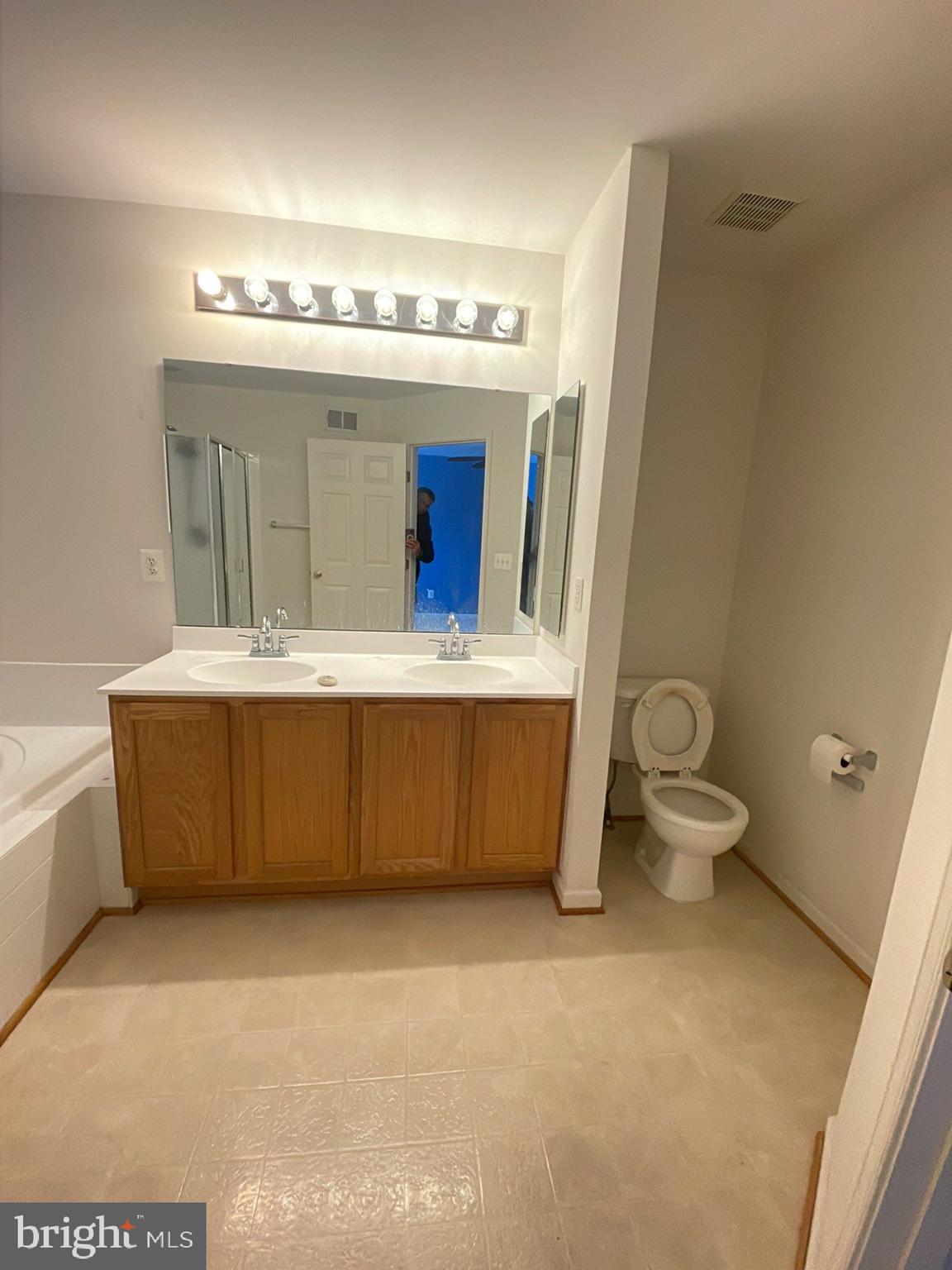 RIVERSIDE STATION - Residential Lease