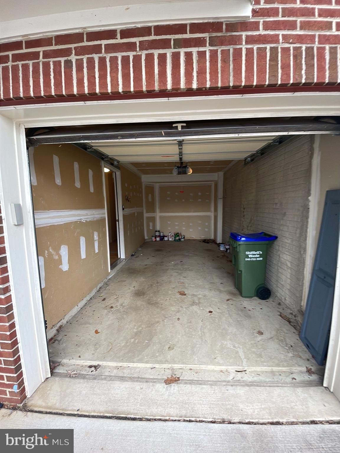 RIVERSIDE STATION - Residential Lease