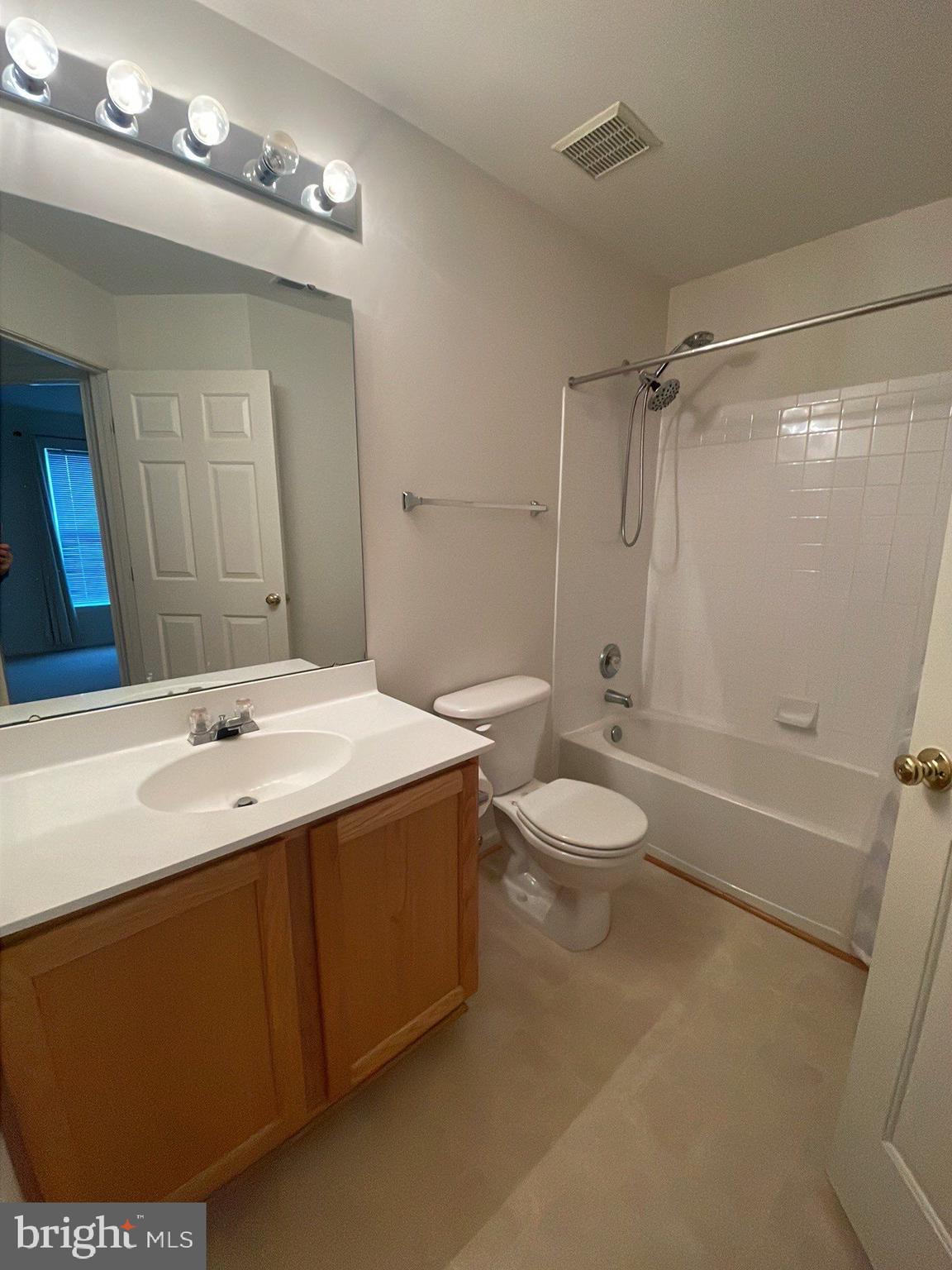 RIVERSIDE STATION - Residential Lease