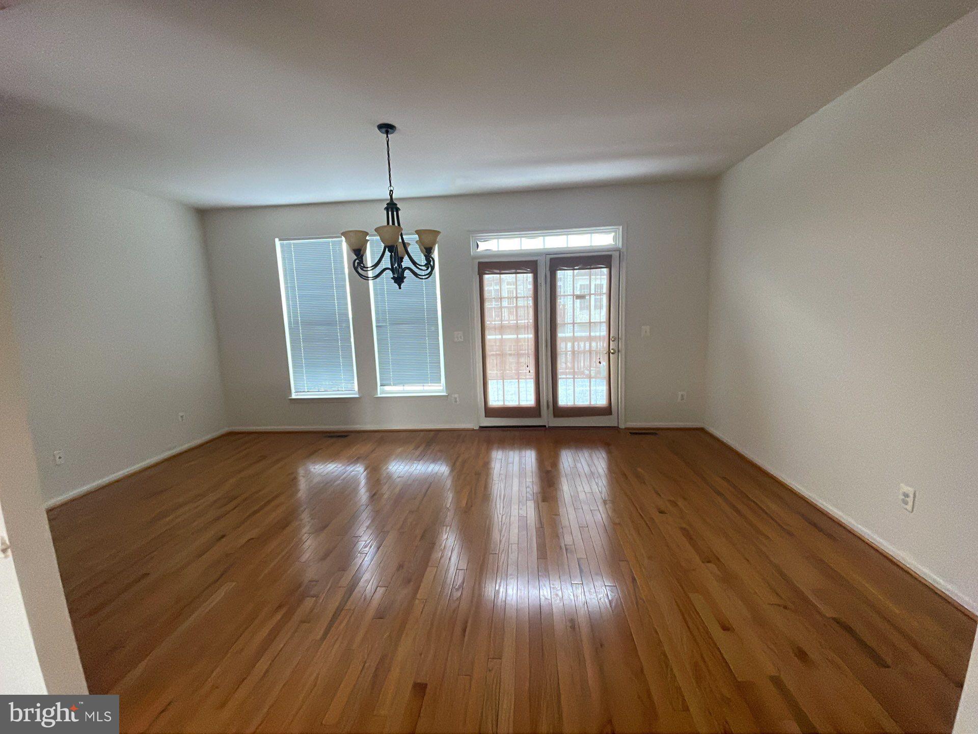 RIVERSIDE STATION - Residential Lease