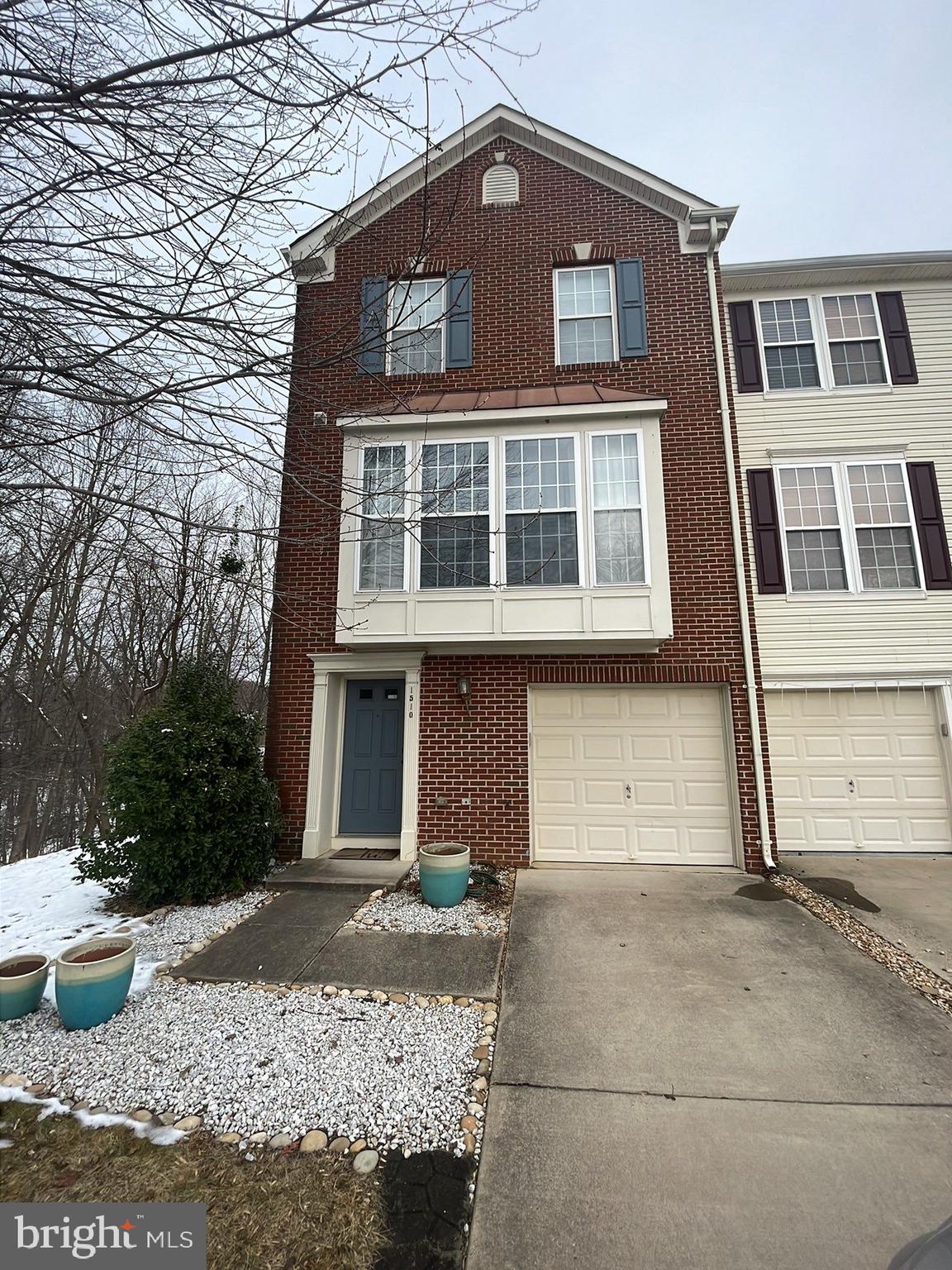 RIVERSIDE STATION - Residential Lease