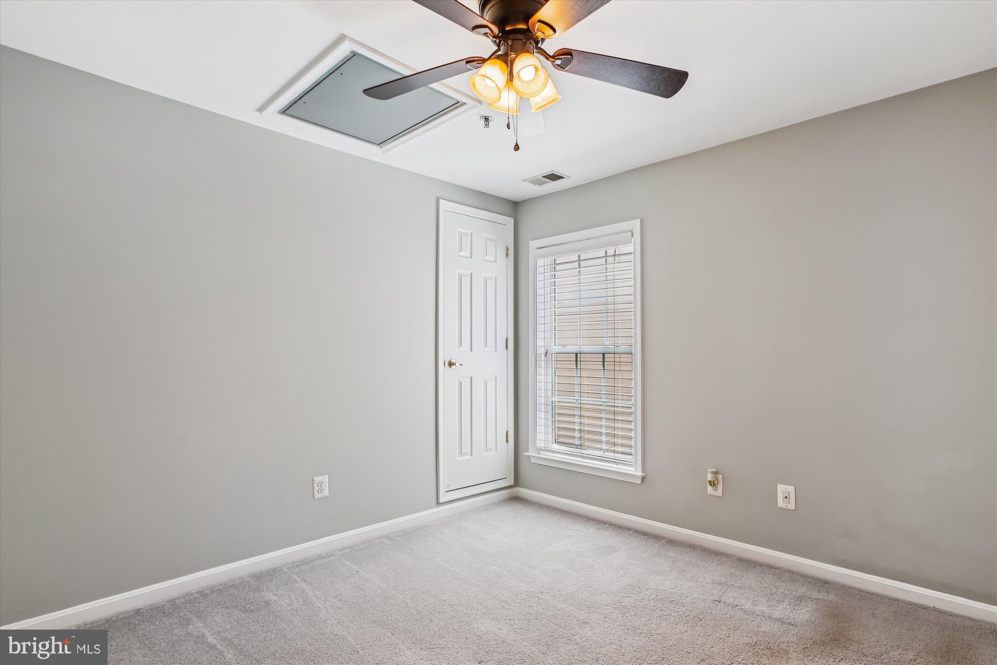 GROVETON WOODS - Residential Lease