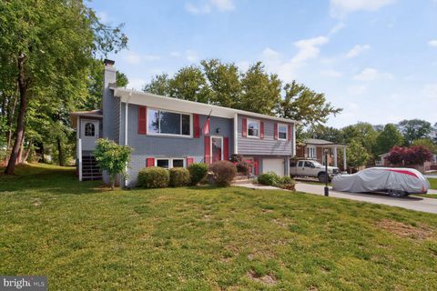Photo of 4812 Kentbury Court, WOODBRIDGE, VA 22193 (MLS # VAPW2120088)