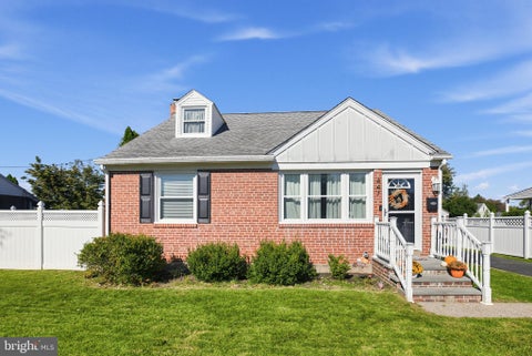 Photo of 447 Valley View Road, SPRINGFIELD, PA 19064 (MLS # PADE2126226)