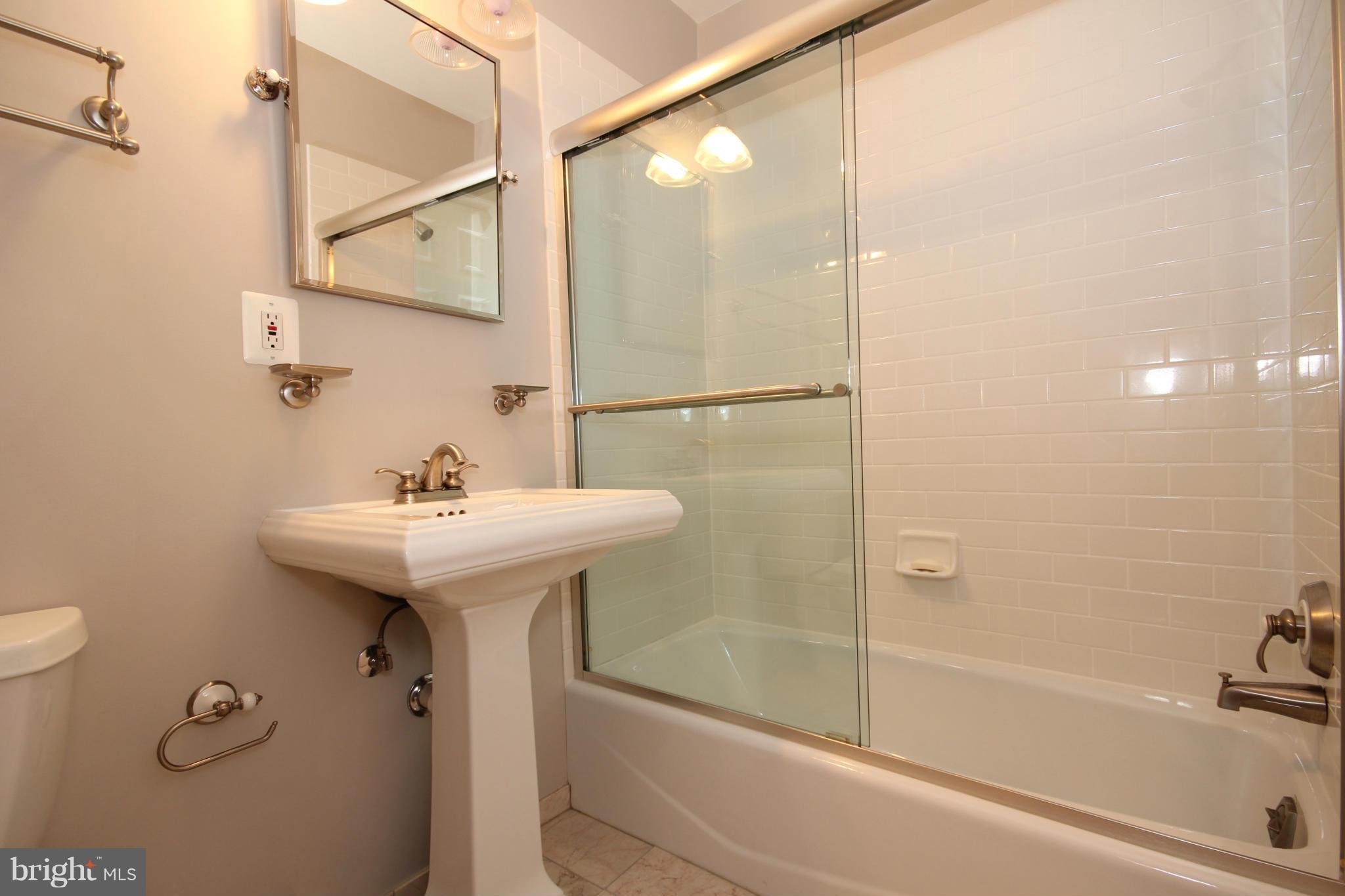 SARATOGA TOWNHOUSES - Residential