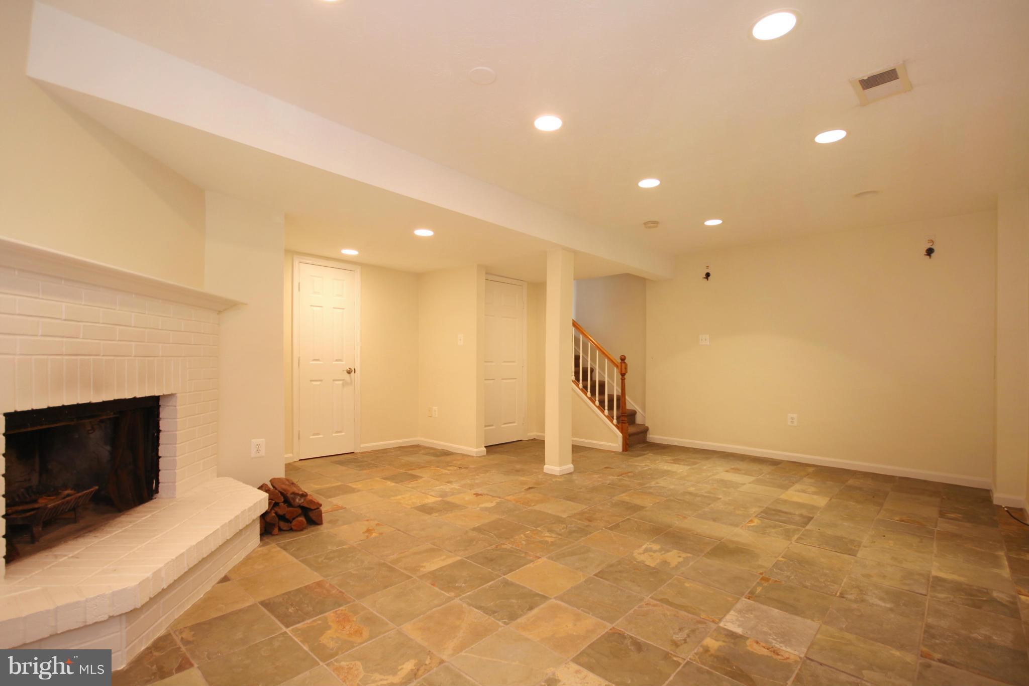 SARATOGA TOWNHOUSES - Residential