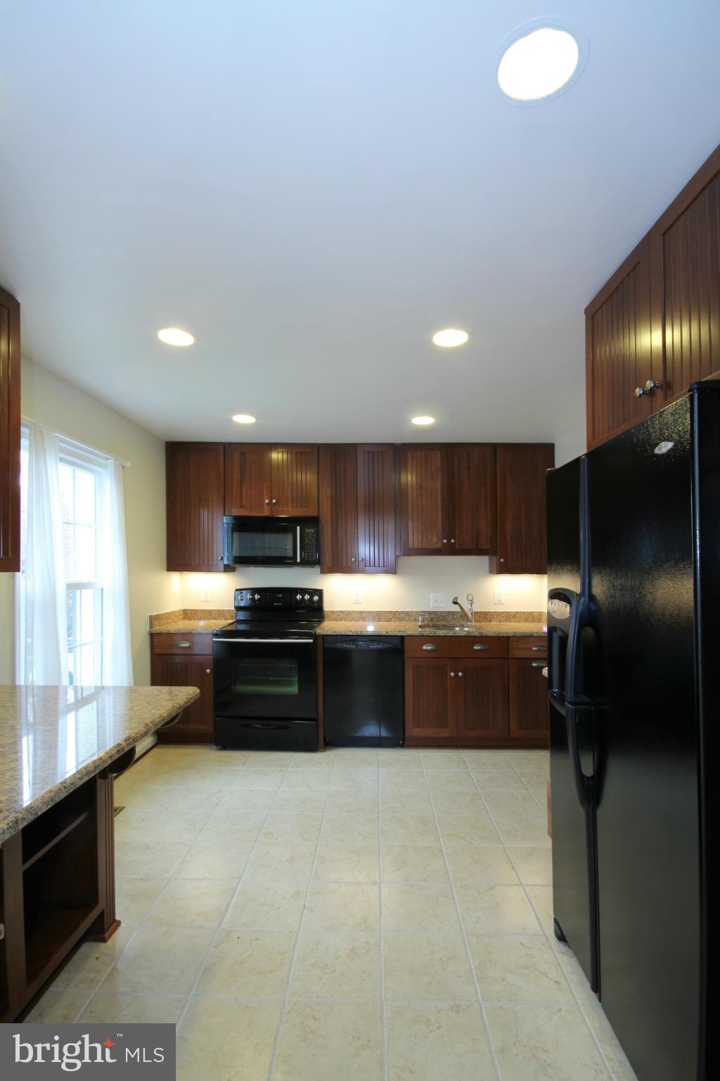 SARATOGA TOWNHOUSES - Residential