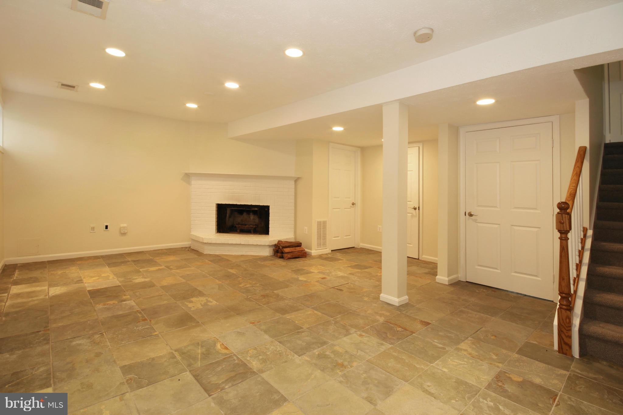 SARATOGA TOWNHOUSES - Residential