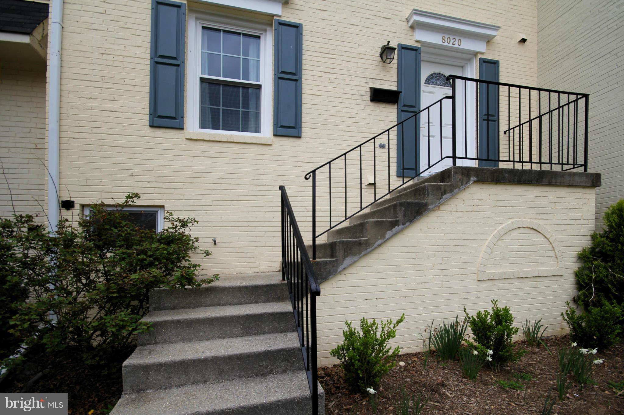 SARATOGA TOWNHOUSES - Residential