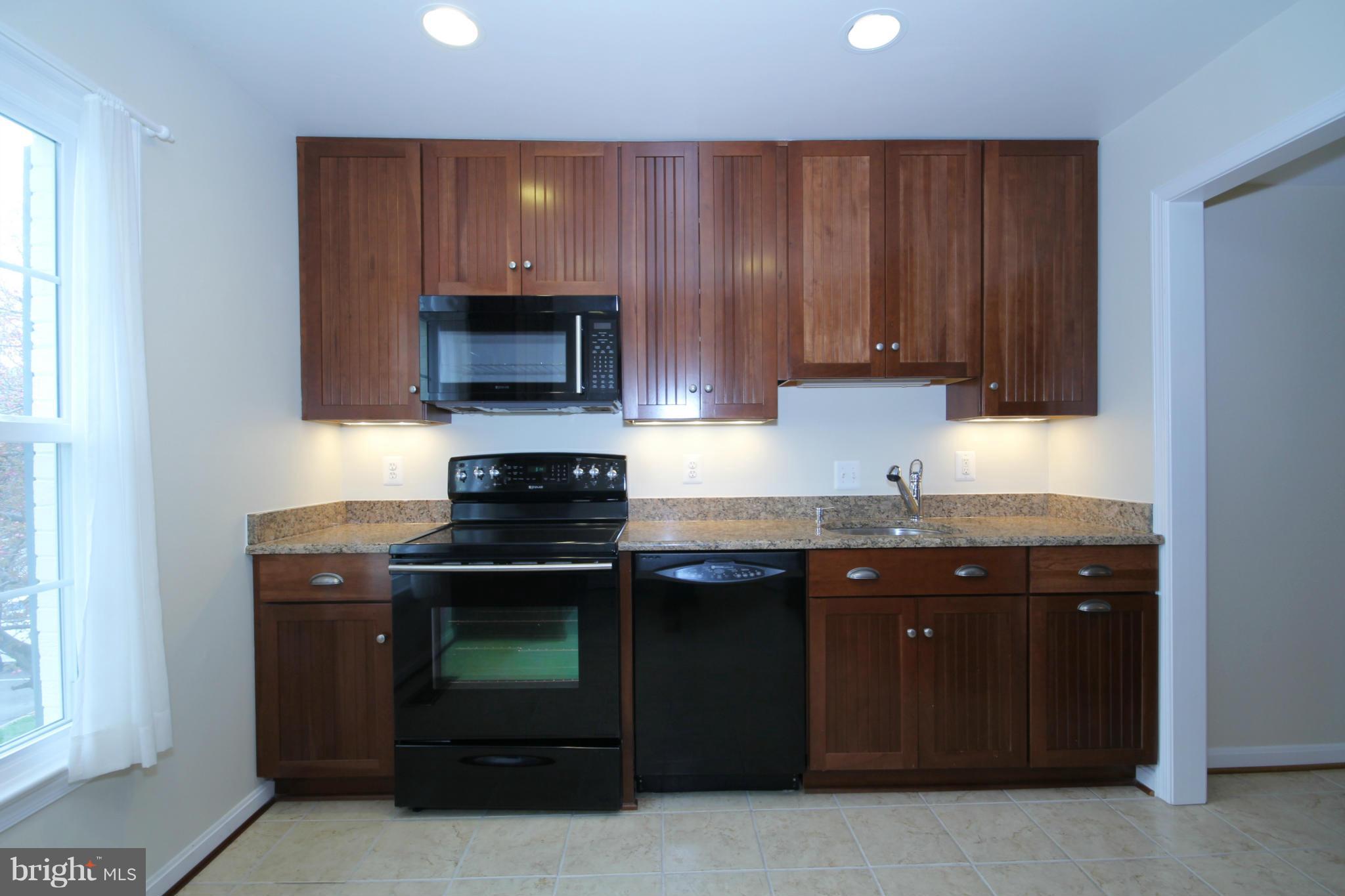 SARATOGA TOWNHOUSES - Residential