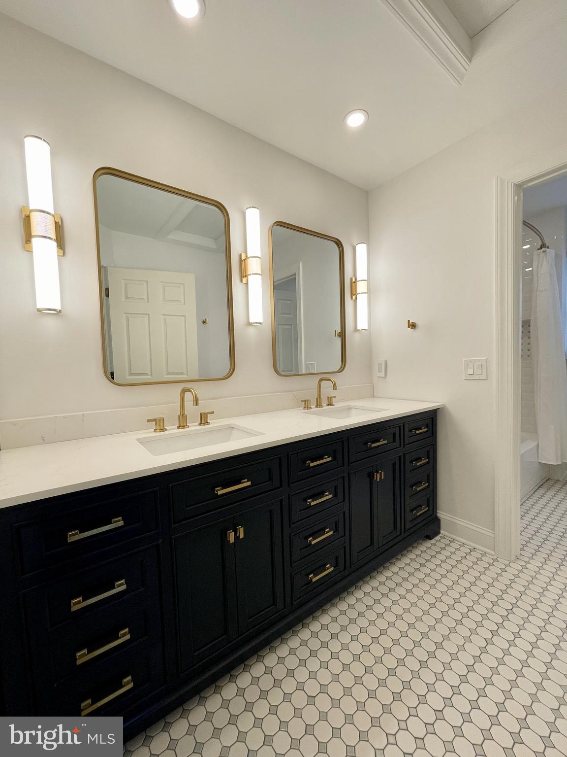 CASCADES - Residential Lease