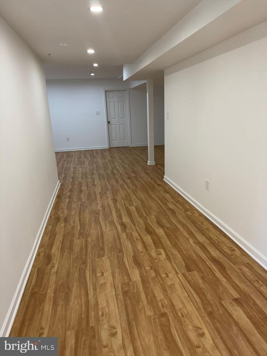For Rent – Spacious 2BR, 1BA Basement Apartment
Welcome to your new home! This bright and spacious 2-bedroom, 1-bathroom basement unit offers comfort and convenience in a quiet neighborhood.