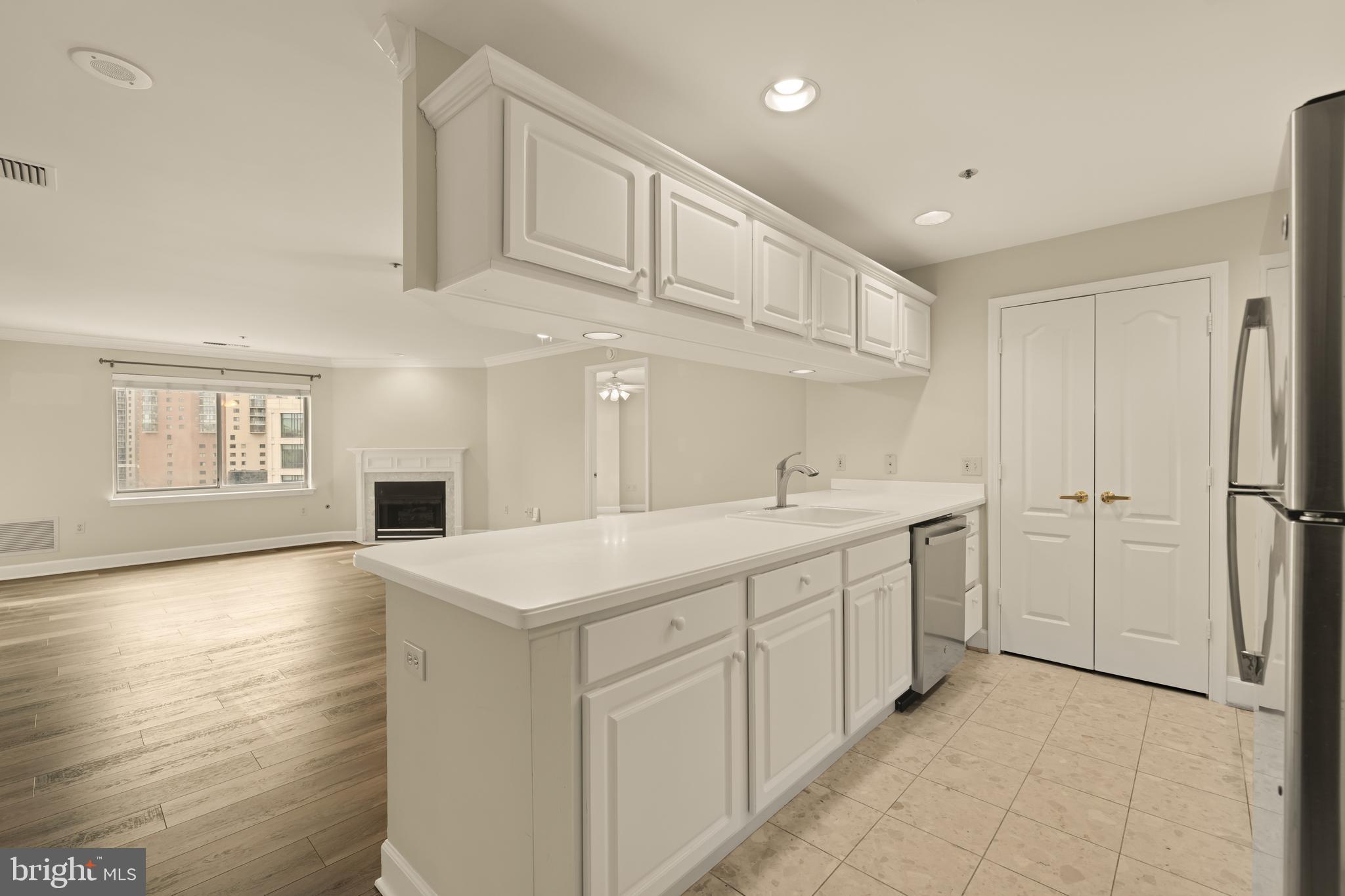 1050 STUART STREET N 716