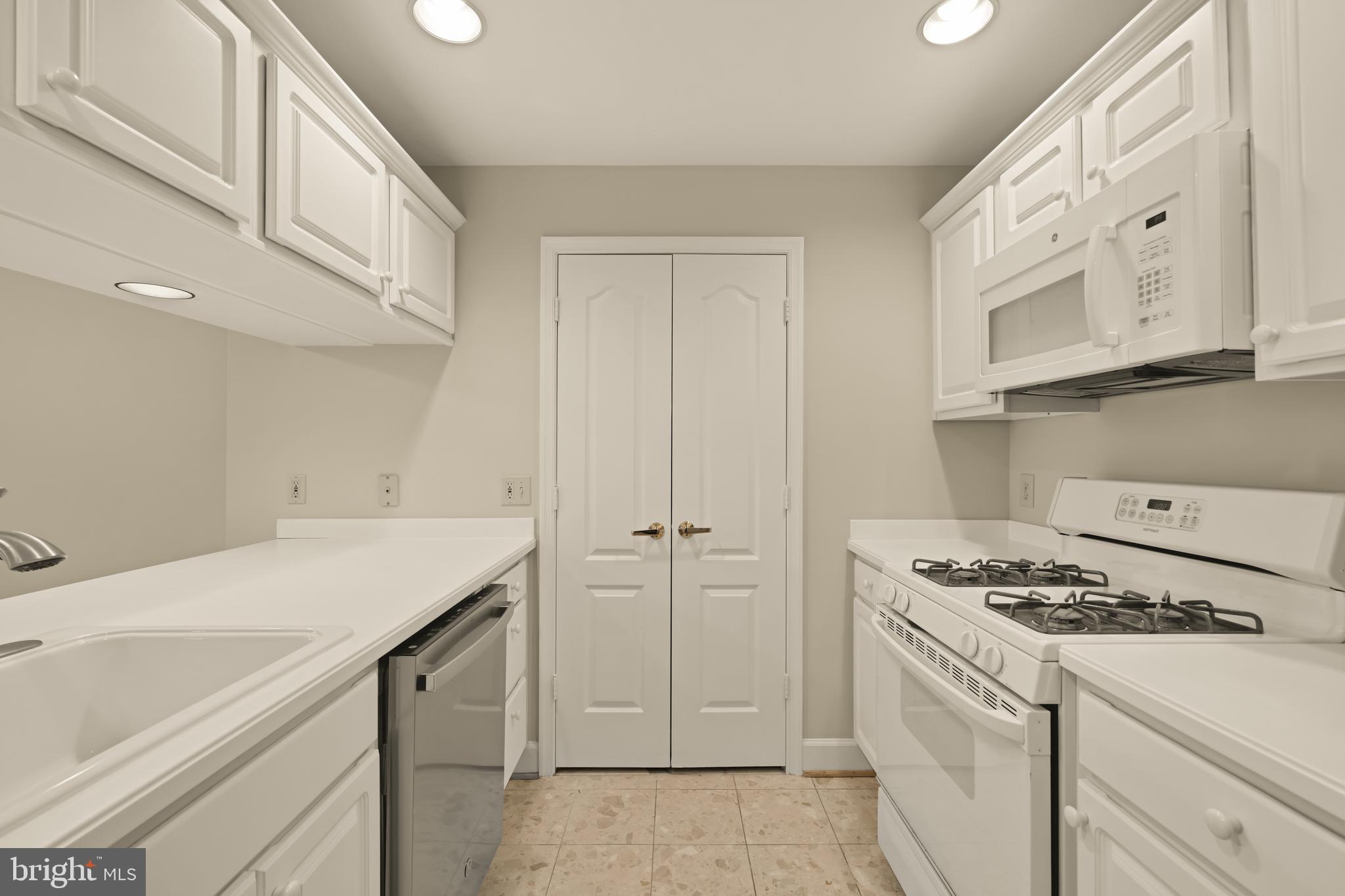 1050 STUART STREET N 716