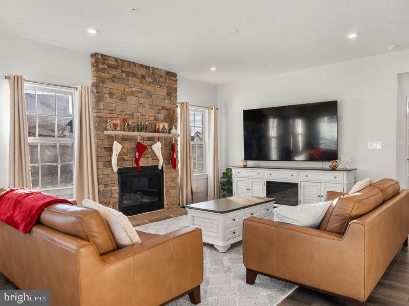 TIMOTHY BRANCH SINGLES - Residential