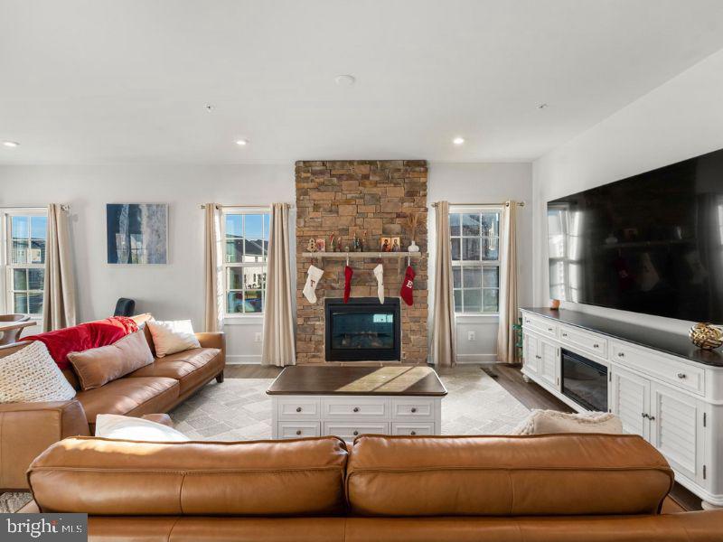 TIMOTHY BRANCH SINGLES - Residential