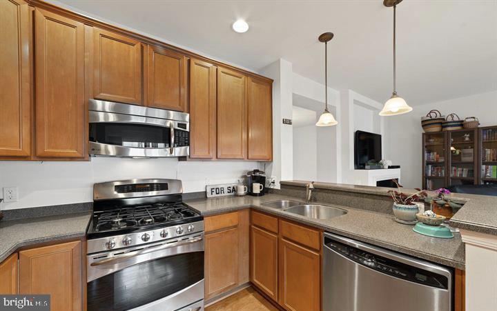 MARKET CENTER CONDOMINIUM - Residential Lease