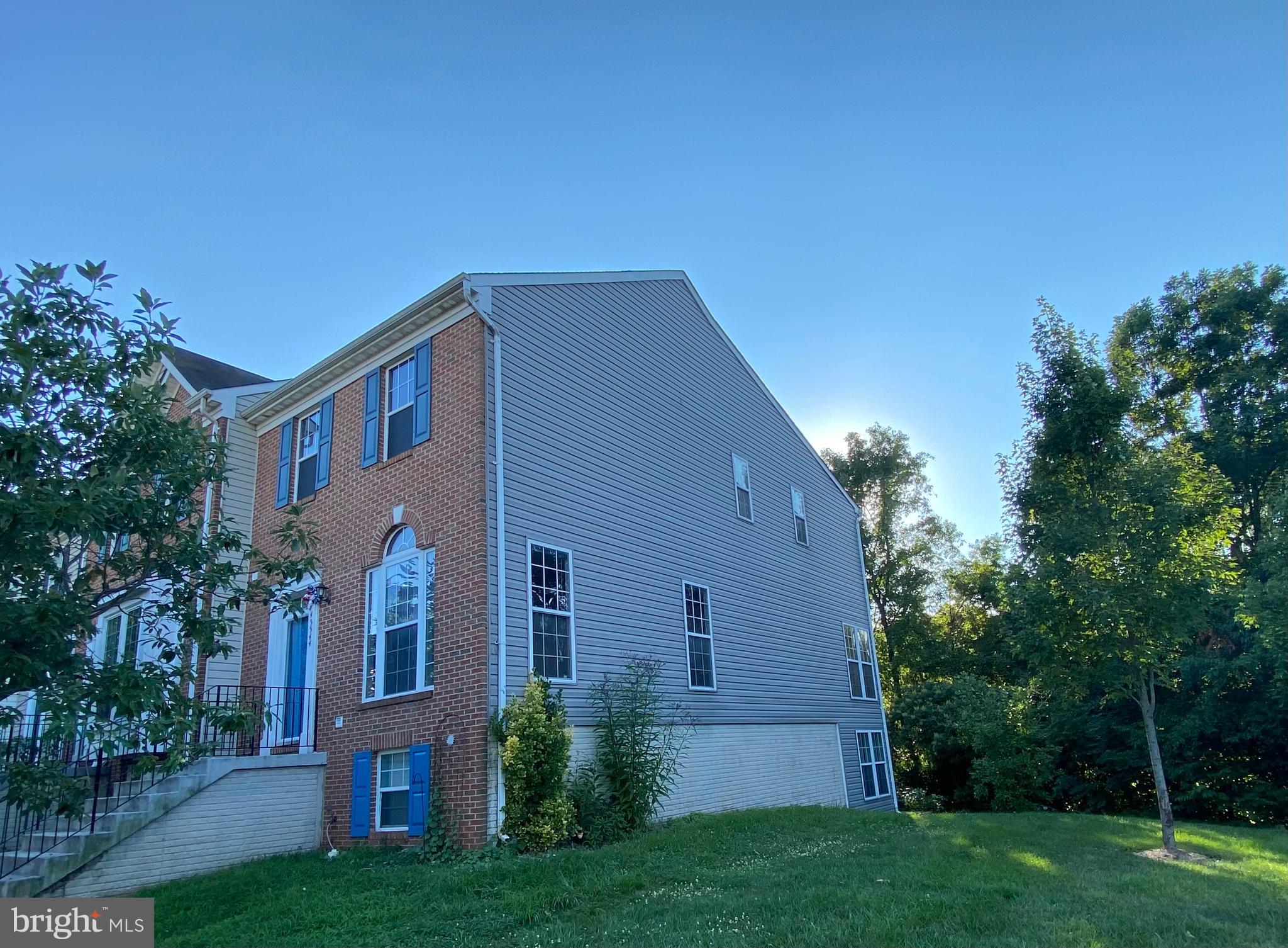 DOMINION STATION CONDOMINIUM - Residential Lease