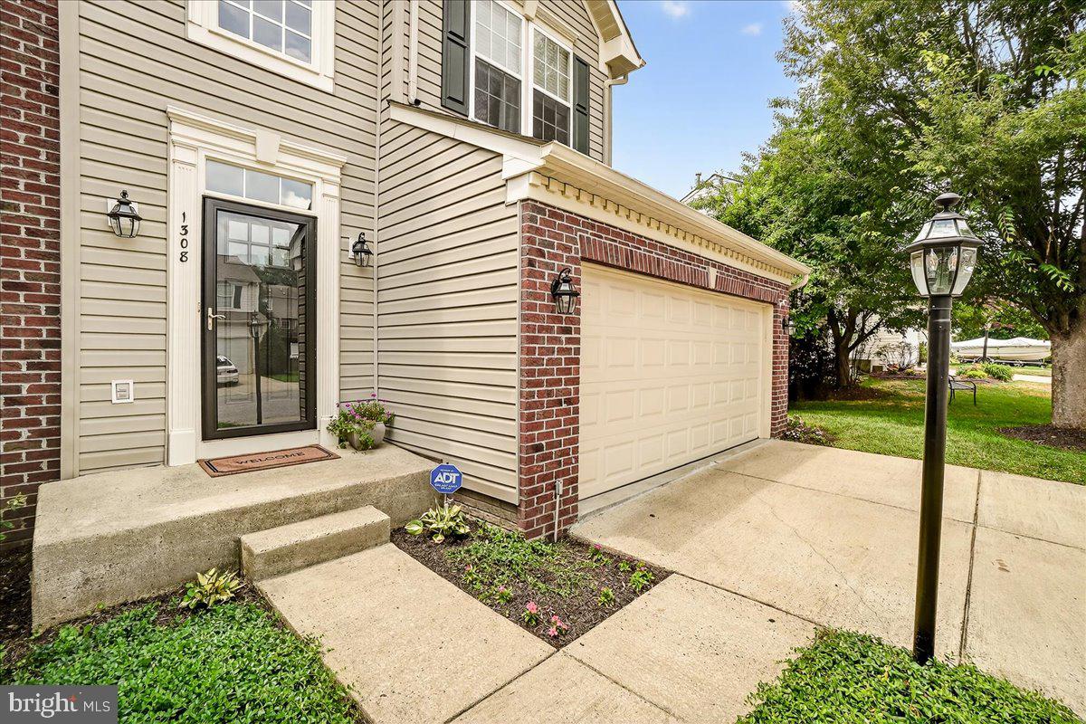 1308 CROSSBOW ROAD