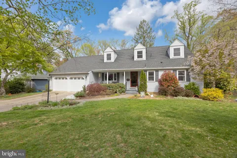 11 W Spruce Ave, Moorestown, NJ MLS: NJBL2085630