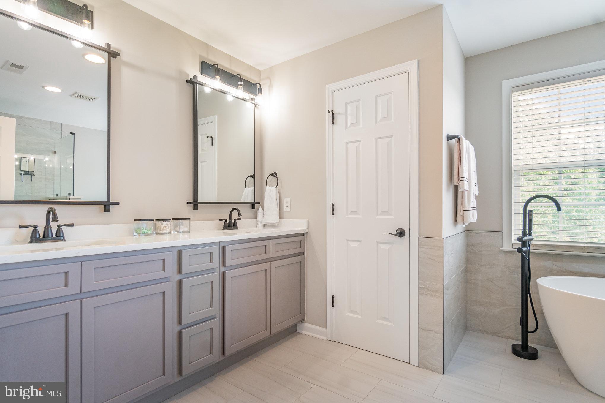 LEE'S CROSSING - Residential