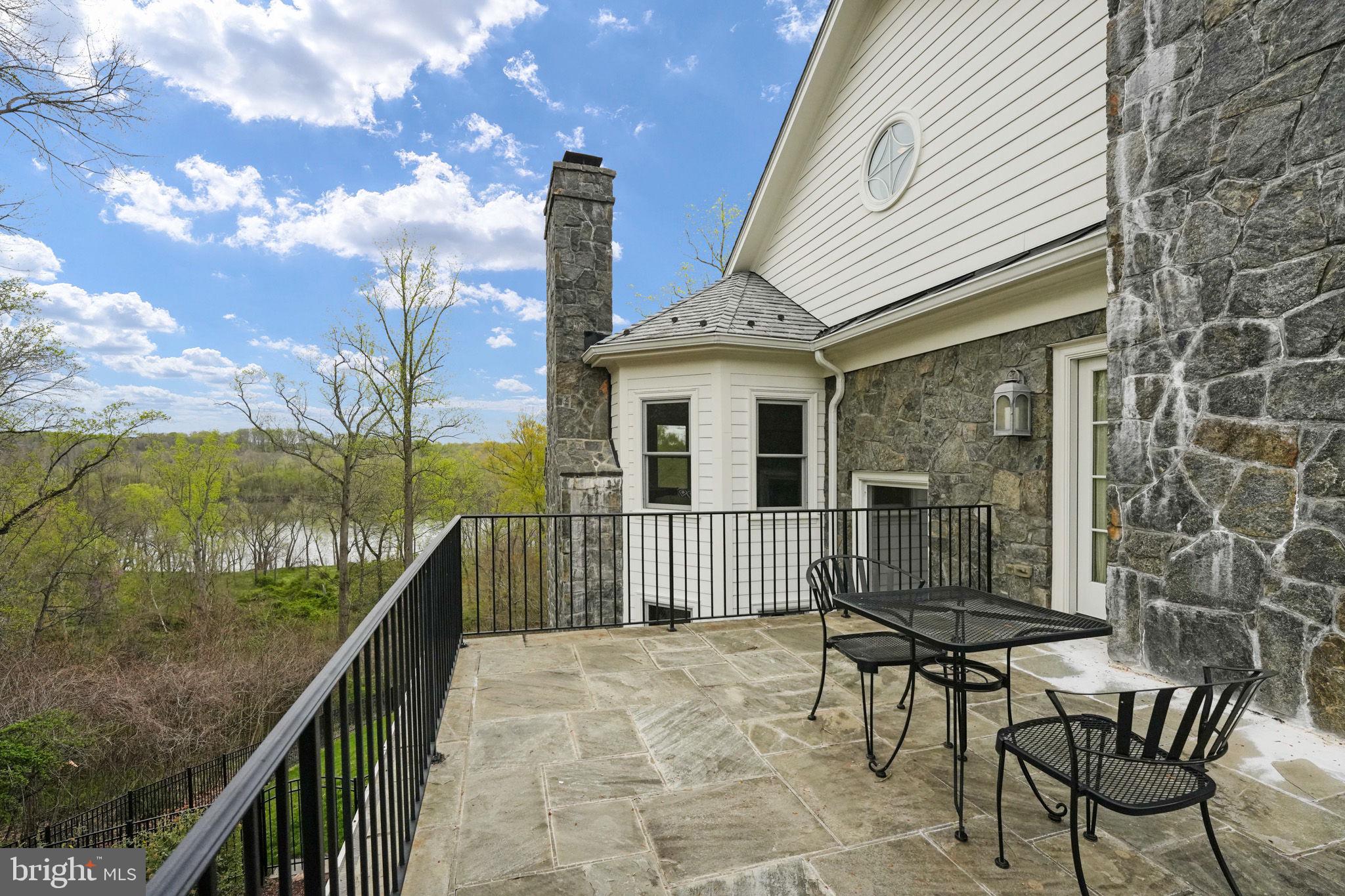 FALCON RIDGE - Residential Lease