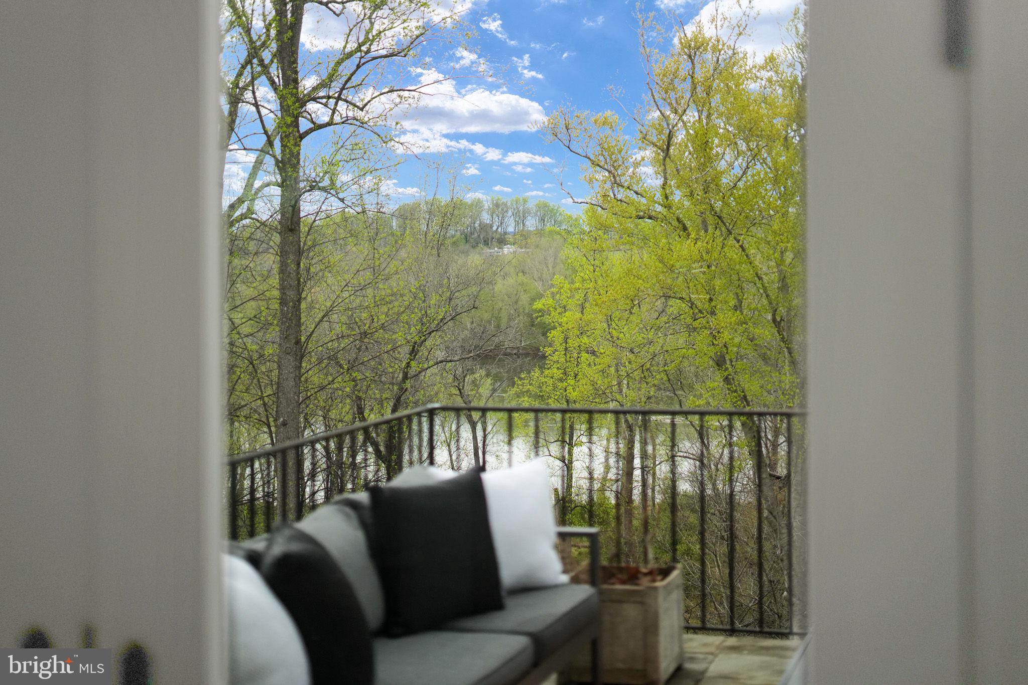 FALCON RIDGE - Residential Lease