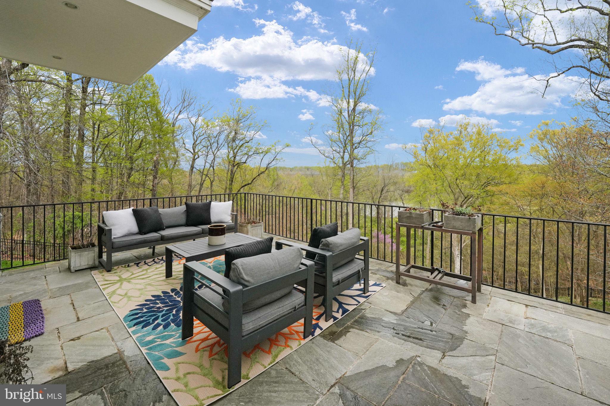 FALCON RIDGE - Residential Lease