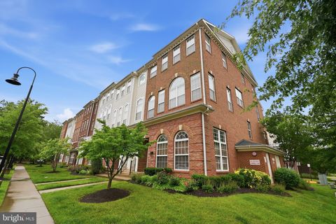 Photo of 6275 Woodruff Springs Way, HAYMARKET, VA 20169 (MLS # VAPW2120736)