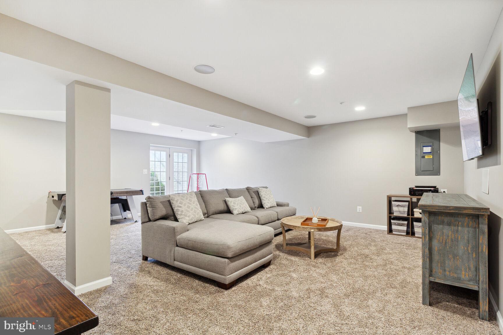 OAK CREEK - Residential