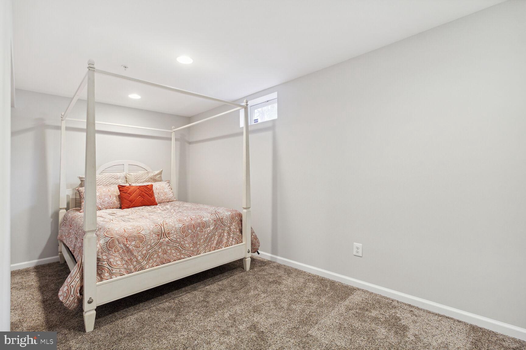 OAK CREEK - Residential