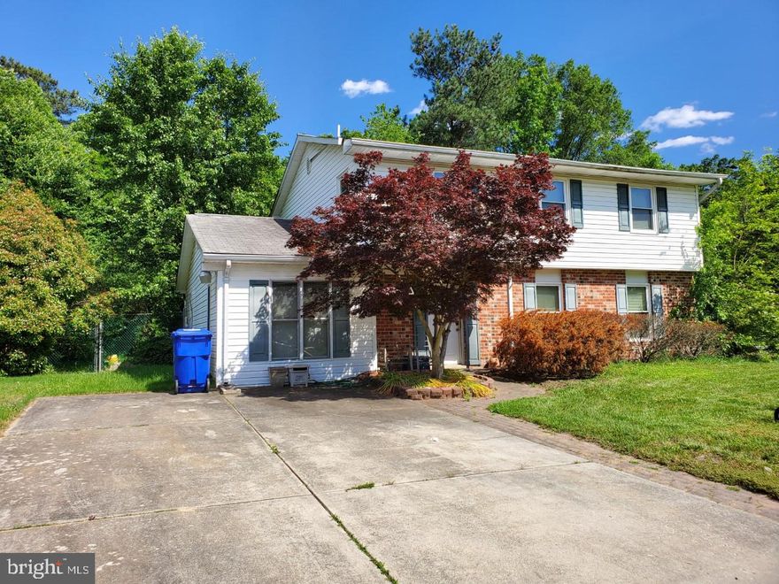 BACK ON THE MARKET!!! BUYERS FINANCING FELL THROUGH!!! IF YOU ARE LOOKING FOR SPACE, YOUR SEARCH STOPS HERE! This home is almost 2600 square feet! Eat in kitchen w/island; lots of counter and cabinet space. Corner lot- w/Huge FENCED backyard! Plenty of parking! 36X17 HOME EXTENSION WITH SKYLIGHTS. Oversized bedrooms and the master suite w/a full bathroom! Tucked away in a seasoned yet sought after community, You CANT GO WRONG with this home or price! Cant wait to work with you!