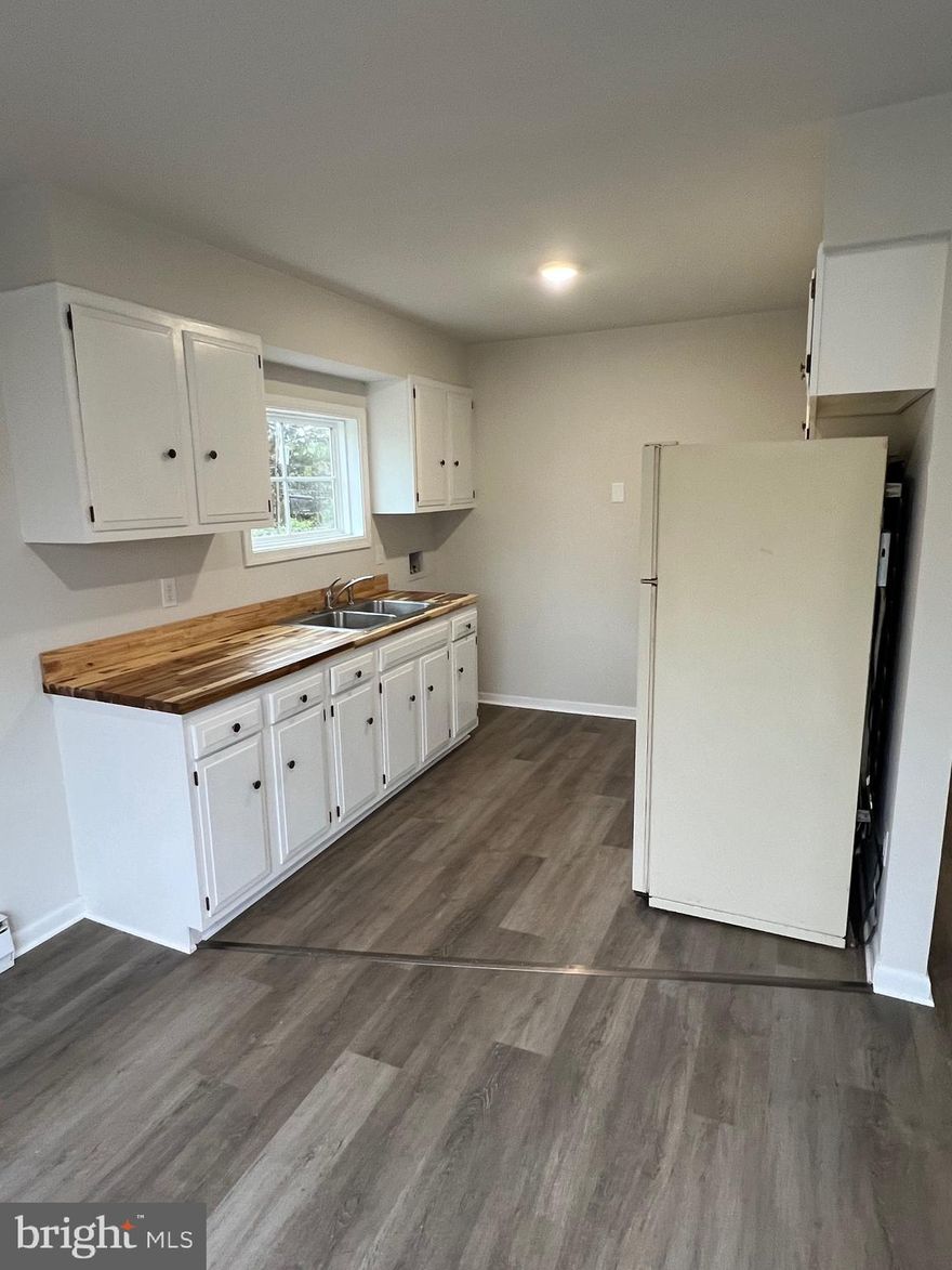 Come check out this quaint little 2 BR 1 BA apartment just on the outskirts of town. This little gem recently had a makeover with new flooring, paint, lighting, and new ownership. Come check this one out before it gets scooped up.  Pets allowed with $250.00 non refundable deposit, $50.00 pet rent monthly, max of 2 pets with a 40lb weight limit. Applicants over the age of 18 must complete an application, Only broker applications will be accepted. $40.00 per applicant fee.