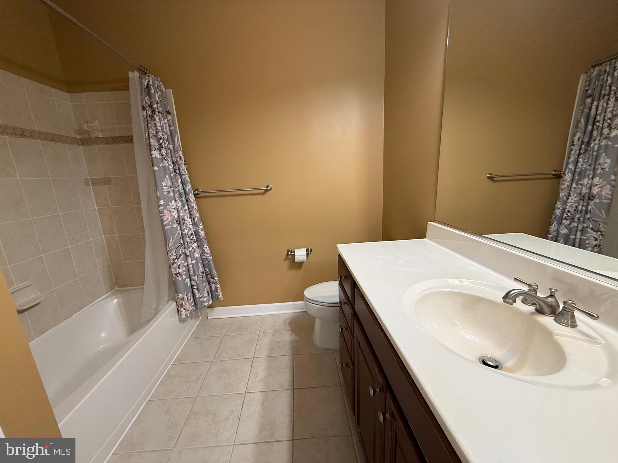 COBBLESTONE SQUARE - Residential Lease